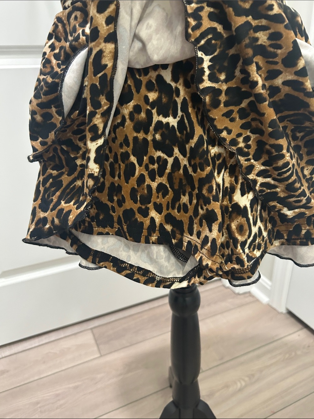 Leopard Print Tiered Ruffle Women’s Skort Size XS - Picture 3 of 7